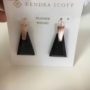 NWT Kendra Scott earrings